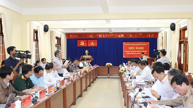 Quang cảnh Hội nghị triển khai thực hiện chủ trương của Trung ương về việc sáp nhập đơn vị hành chính cấp tỉnh Quảng Ngãi và Kon Tum.