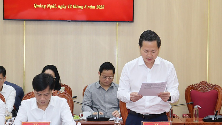 Đồng chí Đoàn Anh Dũng, Phó Chủ nhiệm Ủy ban Kiểm tra Trung ương, Phó Trưởng đoàn Đoàn kiểm tra số 1910 thông qua dự thảo báo cáo kết quả kiểm tra đối với Ban Thường vụ Tỉnh ủy Quảng Ngãi.