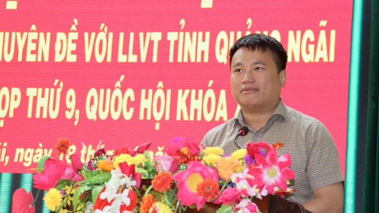 Đồng chí Đặng Ngọc Huy, Phó Bí thư Thường trực Tỉnh ủy, Trưởng Đoàn đại biểu Quốc hội tỉnh Quảng Ngãi phát biểu tại buổi tiếp xúc cử tri chuyên đề với Lực lượng vũ trang tỉnh Quảng Ngãi.