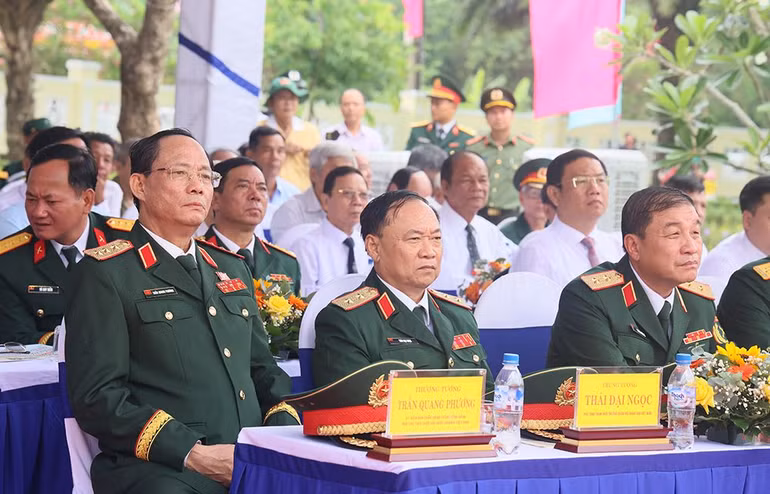 Phó Chủ tịch Quốc hội Trần Quang Phương tham dự lễ kỷ niệm 60 năm Chiến thắng Ba Gia.