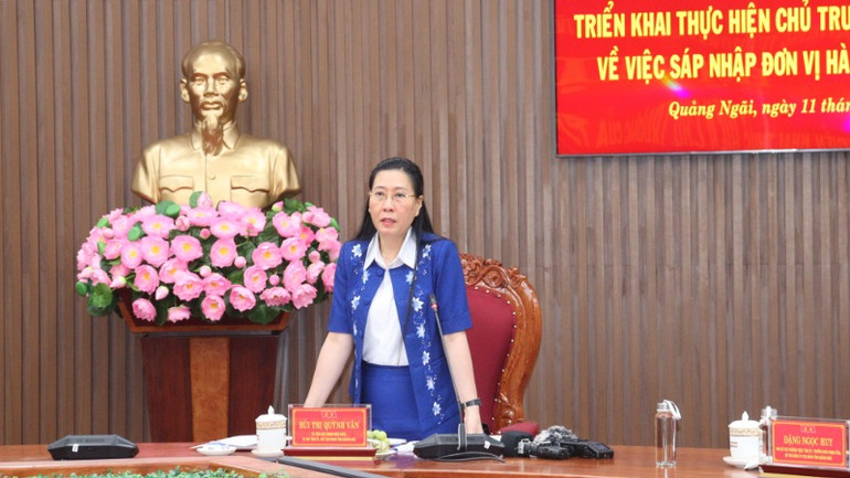 Đồng chí Bùi Thị Quỳnh Vân, Ủy viên Trung ương Đảng, Bí thư Tỉnh ủy, Chủ tịch Hội đồng nhân dân tỉnh Quảng Ngãi phát biểu kết luận Hội nghị. Đồng chí Bùi Thị Quỳnh Vân, Ủy viên Trung ương Đảng, Bí thư Tỉnh ủy, Chủ tịch Hội đồng nhân dân tỉnh Quảng Ngãi phát biểu kết luận Hội nghị.