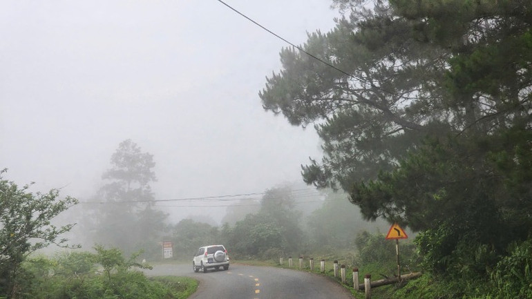 Quảng Ngãi và Kon Tum là những địa bàn có địa hình đồi núi, giao thông còn hạn chế. Do vậy, việc bố trí phương tiện ô tô bảo đảm nhu cầu đi lại của cán bộ, công chức, viên chức sau khi sắp xếp đơn vị hành chính cấp tỉnh là hết sức cần thiết.