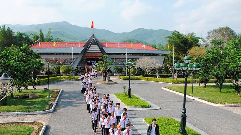 Bảo tàng Khởi nghĩa Ba Tơ, nơi giáo dục truyền thống cách mạng cho thế hệ trẻ.