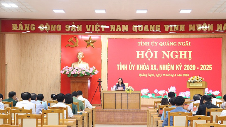 Các đại biểu thảo luận và thống nhất thông qua đề án sắp xếp đơn vị hành chính cấp xã của tỉnh Quảng Ngãi năm 2025.