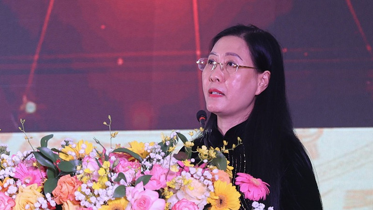 Bí thư Tỉnh ủy Quảng Ngãi Bùi Thị Quỳnh Vân phát biểu tại hội thảo.