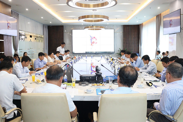 Quang cảnh cuộc họp.