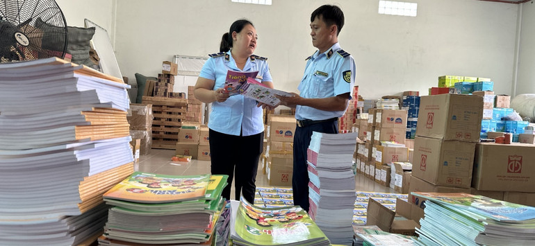 Phần lớn sách in lậu, không rõ nguồn gốc tại Đồng Nai là sách giáo khoa, sách tiếng Anh dùng cho Chương trình mới
