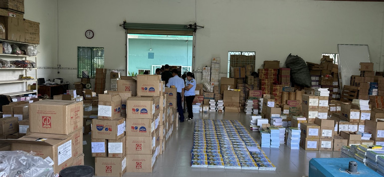 Đội Quản lý thị trường số 1 địa bàn tỉnh Đồng Nai tiến hành lập thủ tục tạm giữ toàn bộ số lượng sách không rõ nguồn gốc để tiếp tục xác minh và làm rõ.