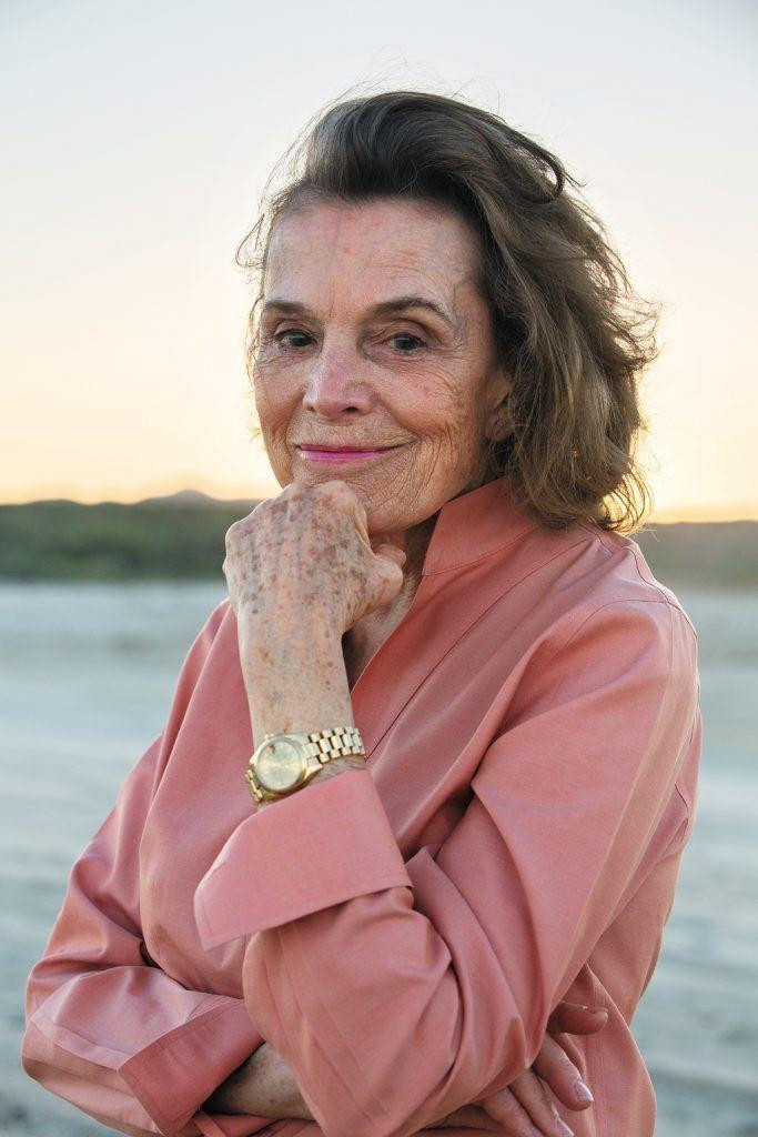 Sylvia Earle đã dành gần 7.000 giờ dưới đáy biển, sống cùng những con sóng và chiến đấu để bảo vệ đại dương.