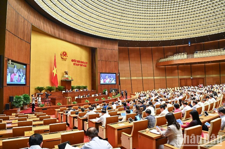 Quang cảnh phiên thảo luận của Quốc hội về kết quả thực hiện kế hoạch phát triển kinh tế-xã hội và ngân sách nhà nước sáng 31/5. (Ảnh: DUY LINH) Quang cảnh phiên thảo luận của Quốc hội về kết quả thực hiện kế hoạch phát triển kinh tế-xã hội và ngân sách nhà nước sáng 31/5. (Ảnh: DUY LINH)