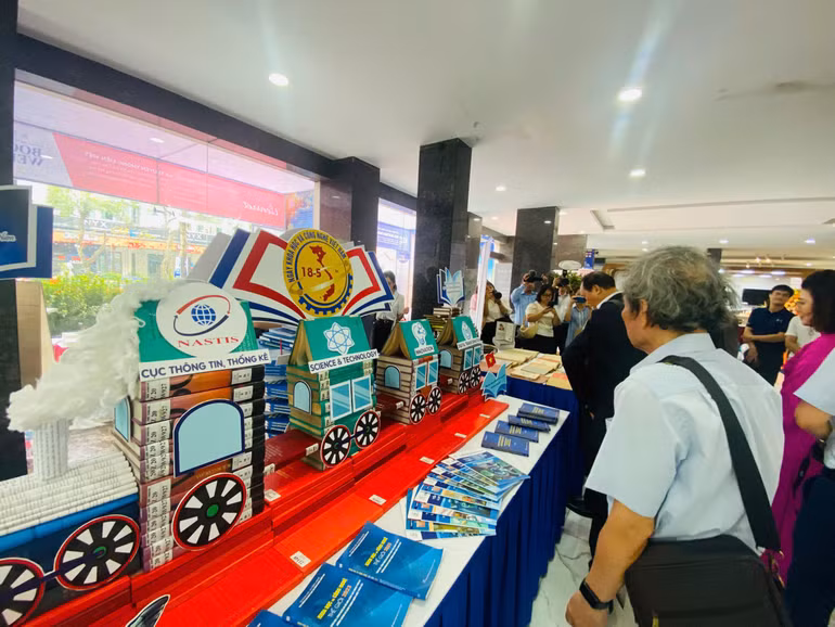 Không gian trưng bày của Cục Thông tin, Thống kê (Bộ Khoa học và Công nghệ). Không gian trưng bày của Cục Thông tin, Thống kê (Bộ Khoa học và Công nghệ).