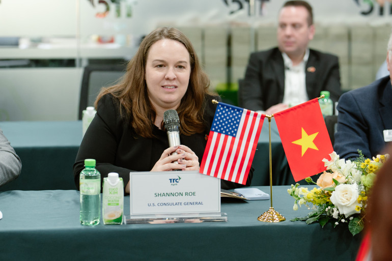 Bà Shannon Roe, đại diện Thương vụ Hoa Kỳ, đánh giá cao tiềm năng của TTC AgriS và cam kết hỗ trợ kết nối đầu tư vào thị trường Mỹ thông qua chương trình SelectUSA, mở ra cơ hội hợp tác kinh tế song phương.