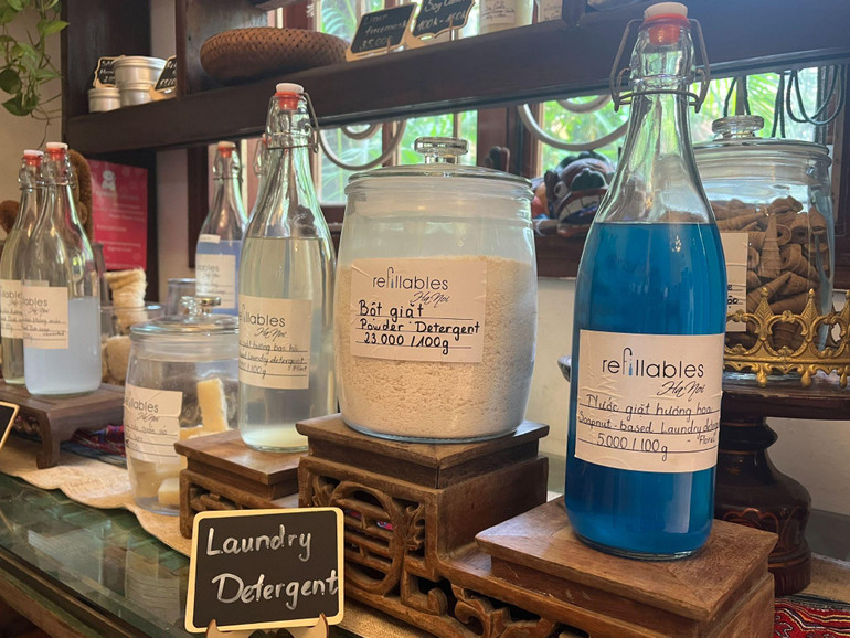 Chất tẩy rửa tại cửa hàng được sử dụng chủ yếu là các thành phần từ thiên nhiên, đem đến nhiều lợi ích sức khỏe cho người dùng. Chất tẩy rửa tại cửa hàng được sử dụng chủ yếu là các thành phần từ thiên nhiên, đem đến nhiều lợi ích sức khỏe cho người dùng.