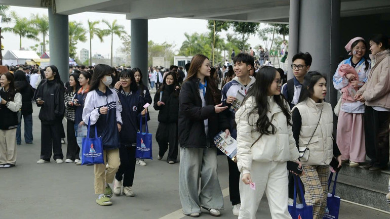 Trải nghiệm thực tế tại môi trường học tập giúp các học sinh trước ngưỡng cửa đại học có thêm cơ sở để quyết định lựa chọn ngành nghề.