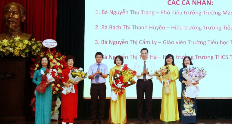 Các nhà giáo tiêu biểu được vinh danh tại buổi lễ. Các nhà giáo tiêu biểu được vinh danh tại buổi lễ.
