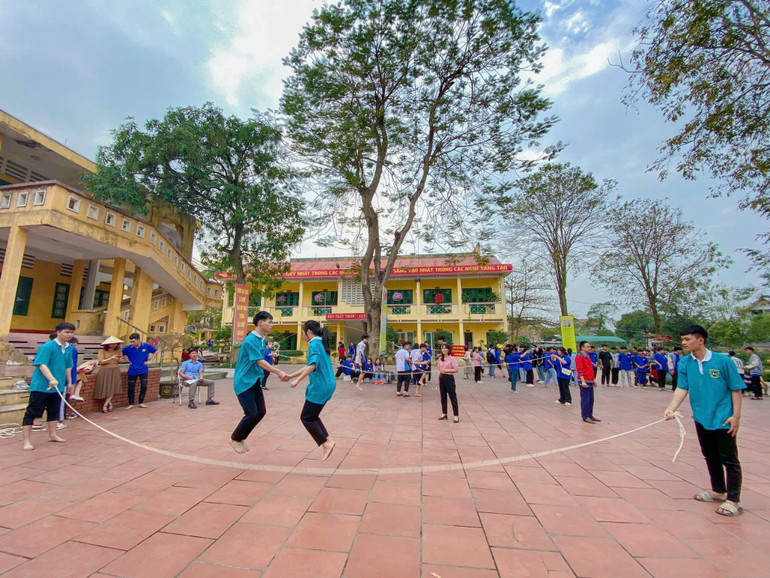 Giờ ra chơi của học sinh.