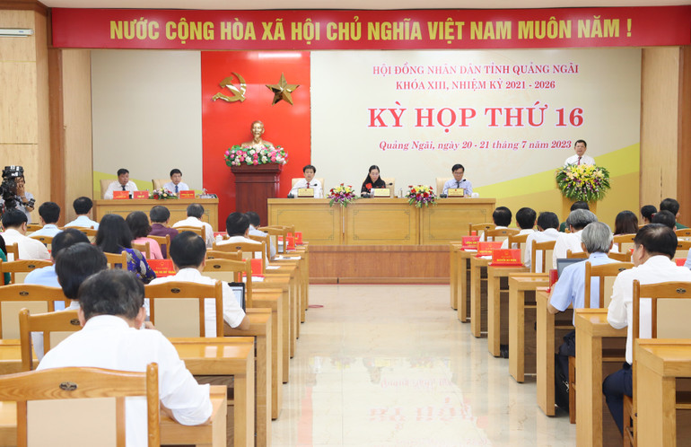 Quang cảnh Kỳ họp thứ 16, Hội đồng nhân dân tỉnh Quảng Ngãi khóa 13, nhiệm kỳ 2021-2026. Quang cảnh Kỳ họp thứ 16, Hội đồng nhân dân tỉnh Quảng Ngãi khóa 13, nhiệm kỳ 2021-2026.