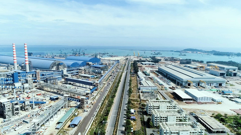 Khu kinh tế Dung Quất là trung tâm sản xuất công nghiệp và là động lực phát triển kinh tế-xã hội của tỉnh Quảng Ngãi cũng như vùng kinh tế trọng điểm miền trung.