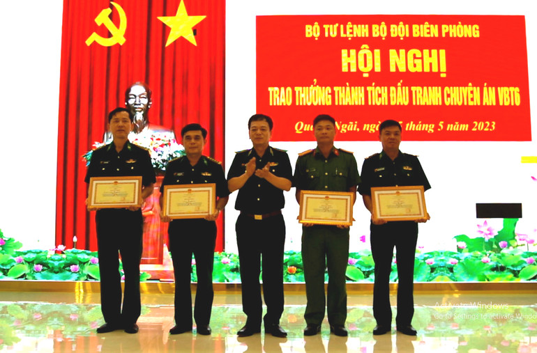 Trao tặng Bằng khen của Bộ Tư lệnh Bộ đội Biên phòng cho các đơn vị tham gia chuyên án VBT6. Trao tặng Bằng khen của Bộ Tư lệnh Bộ đội Biên phòng cho các đơn vị tham gia chuyên án VBT6.