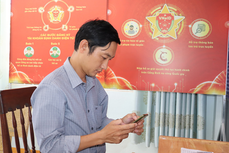 Người dân Quảng Ngãi tích cực tham gia phong trào chuyển đổi số.