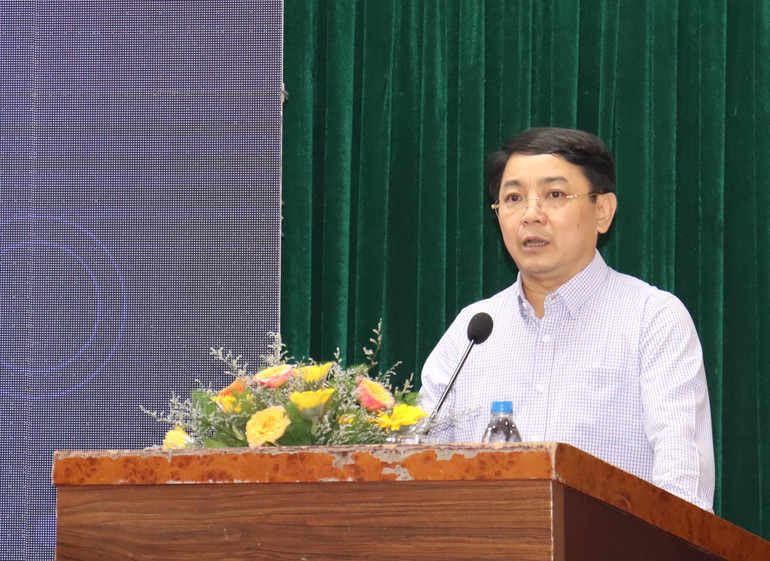 Trưởng Ban Quản lý Khu kinh tế Dung Quất và các khu công nghiệp Quảng Ngãi Hà Hoàng Việt Phương phát biểu tại hội thảo.