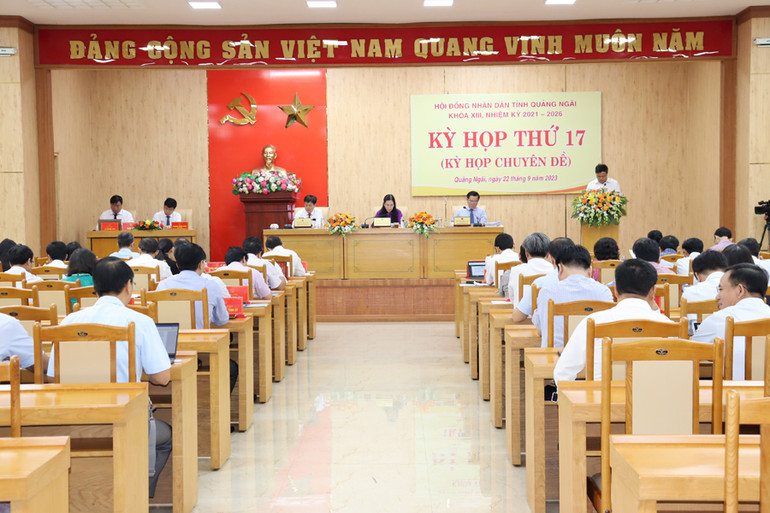 Quang cảnh kỳ họp.