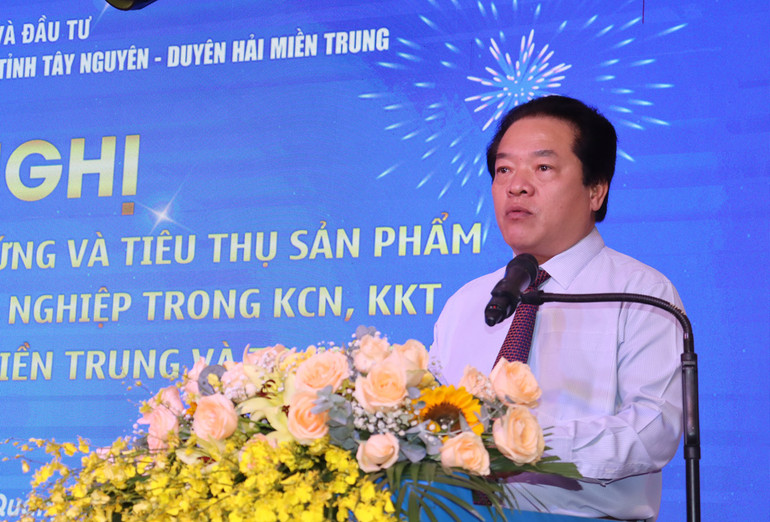 Phó Chủ tịch Ủy ban nhân dân tỉnh Quảng Ngãi Võ Phiên phát biểu khai mạc hội nghị.