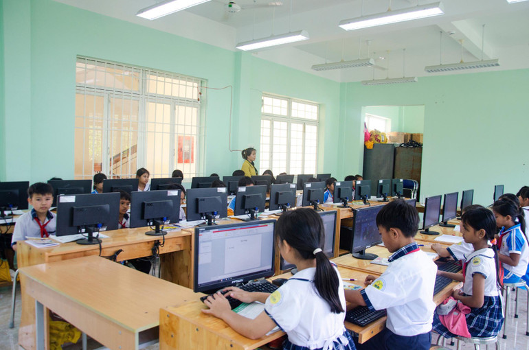 Giáo dục là 1 trong 7 lĩnh vực mà Quảng Ngãi ưu tiên thực hiện chuyển đổi số trong những năm đến.