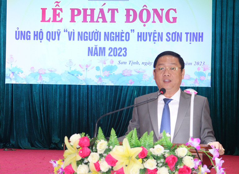 Bí thư Huyện ủy Sơn Tịnh Nguyễn Công Hoàng phát biểu tại lễ phát động ủng hộ Quỹ "Vì người nghèo" huyện Sơn Tịnh năm 2023.