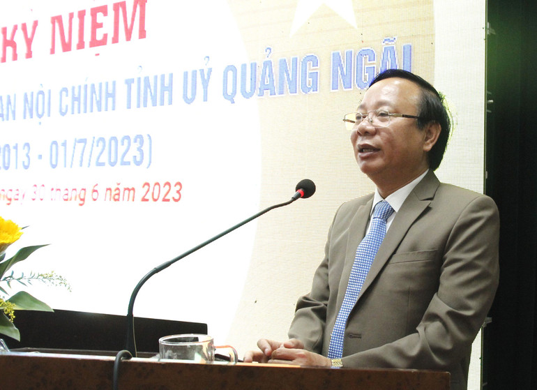 Trưởng Ban Nội chính Tỉnh ủy Quảng Ngãi Lương Kim Sơn đọc diễn văn tại buổi lễ. Trưởng Ban Nội chính Tỉnh ủy Quảng Ngãi Lương Kim Sơn đọc diễn văn tại buổi lễ.