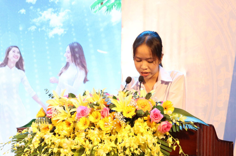 Tân sinh viên Nguyễn Thị Kim Chung chia sẻ hoàn cảnh gia đình và sự nỗ lực của bản thân trong hành trình chạm đến ước mơ vào giảng đường đại học.