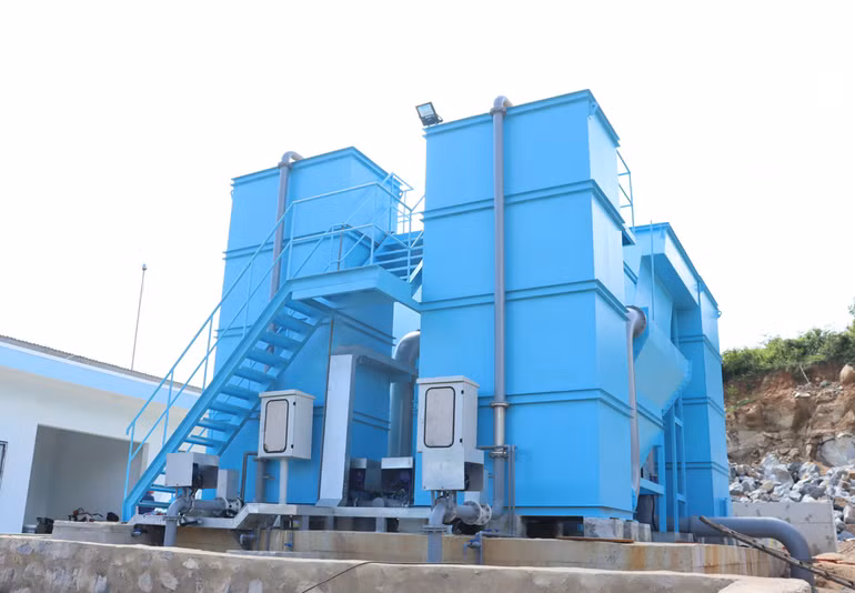 Cụm xử lý, lọc nước của Nhà máy sử dụng công nghệ hiện đại của Hà Lan.