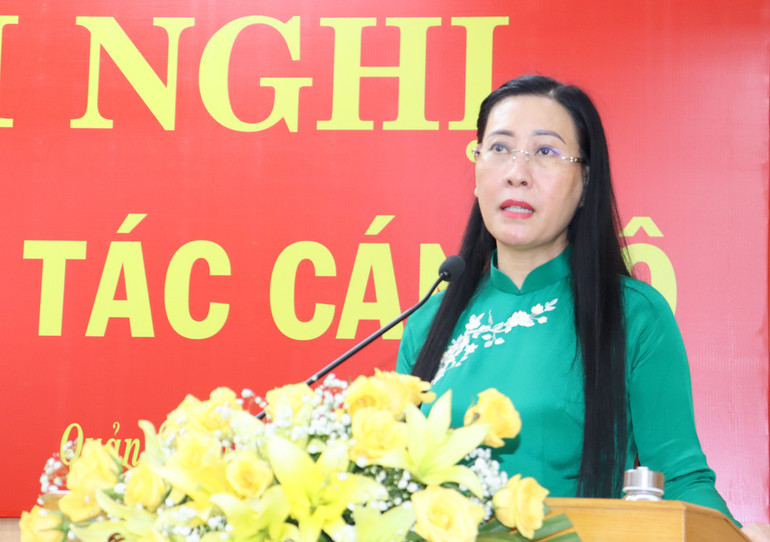 Đồng chí Bùi Thị Quỳnh Vân, Ủy viên Trung ương Đảng, Bí thư Tỉnh ủy, Chủ tịch Hội đồng nhân dân tỉnh Quảng Ngãi phát biểu tại hội nghị.