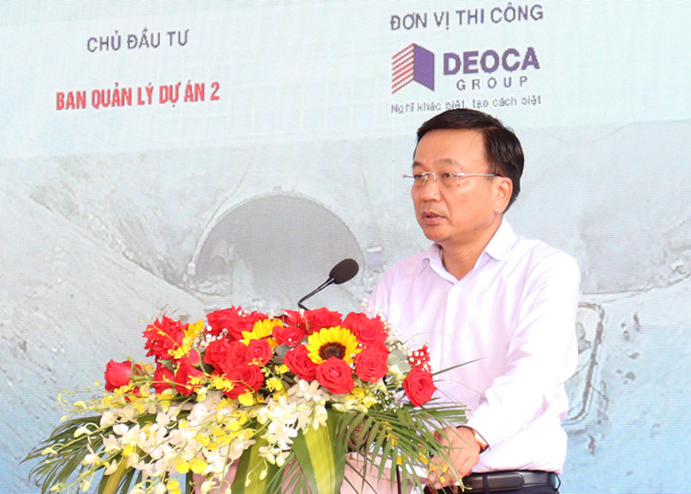 Thứ trưởng Giao thông vận tải Nguyễn Danh Huy phát biểu tại buổi lễ phát động thi đua.