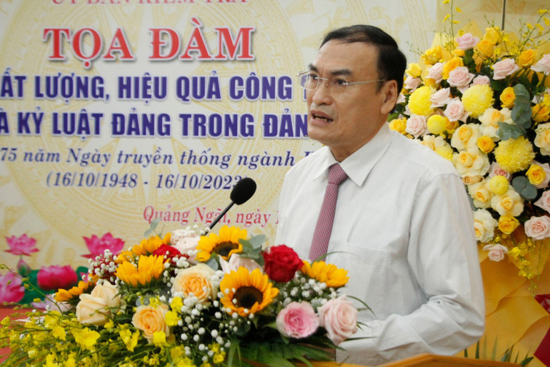 Chủ nhiệm Ủy ban Kiểm tra Tỉnh ủy Quảng Ngãi Võ Văn Quỳnh phát biểu khai mạc buổi tọa đàm và ôn lại truyền thống 75 năm ngành Kiểm tra Đảng.