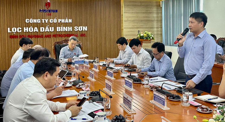 Đoàn giám sát của Ủy ban Thường vụ Quốc hội do Ủy viên Trung ương Đảng, Chủ nhiệm Ủy ban Khoa học, Công nghệ và Môi trường Quốc hội Lê Quang Huy làm Trưởng đoàn làm việc với Công ty cổ phần Lọc hóa dầu Bình Sơn.