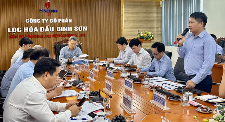 Đoàn giám sát của Ủy ban Thường vụ Quốc hội do Ủy viên Trung ương Đảng, Chủ nhiệm Ủy ban Khoa học, Công nghệ và Môi trường Quốc hội Lê Quang Huy làm Trưởng đoàn làm việc với Công ty cổ phần Lọc hóa dầu Bình Sơn. Đoàn giám sát của Ủy ban Thường vụ Quốc hội do Ủy viên Trung ương Đảng, Chủ nhiệm Ủy ban Khoa học, Công nghệ và Môi trường Quốc hội Lê Quang Huy làm Trưởng đoàn làm việc với Công ty cổ phần Lọc hóa dầu Bình Sơn.