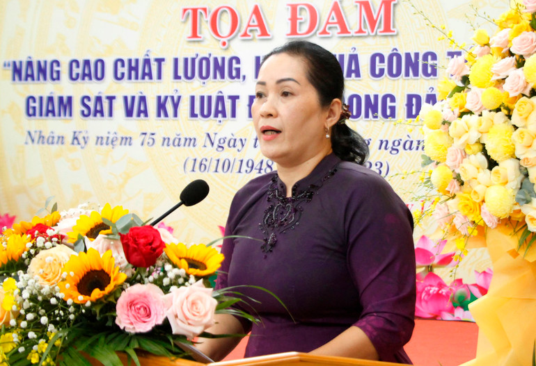 Phó Bí thư Tỉnh ủy Quảng Ngãi Đinh Thị Hồng Minh phát biểu tại buổi tọa đàm.