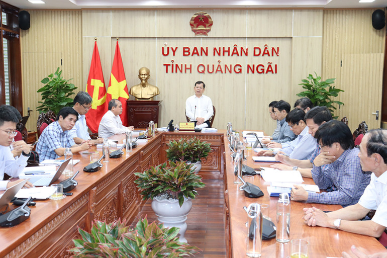 Chủ tịch Ủy ban nhân dân tỉnh Quảng Ngãi Đặng Văn Minh phát biểu tại cuộc họp.