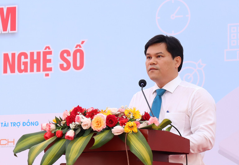 Phó Chủ tịch Ủy ban nhân dân tỉnh Quảng Ngãi Trần Phước Hiền phát biểu tại buổi khai mạc triển lãm.