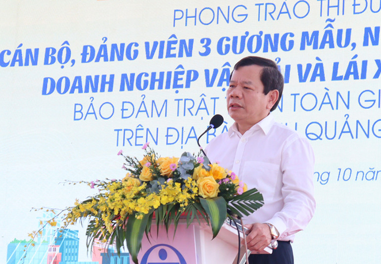 Chủ tịch Ủy ban nhân dân tỉnh Quảng Ngãi Đặng Văn Minh phát biểu tại buổi lễ phát động.