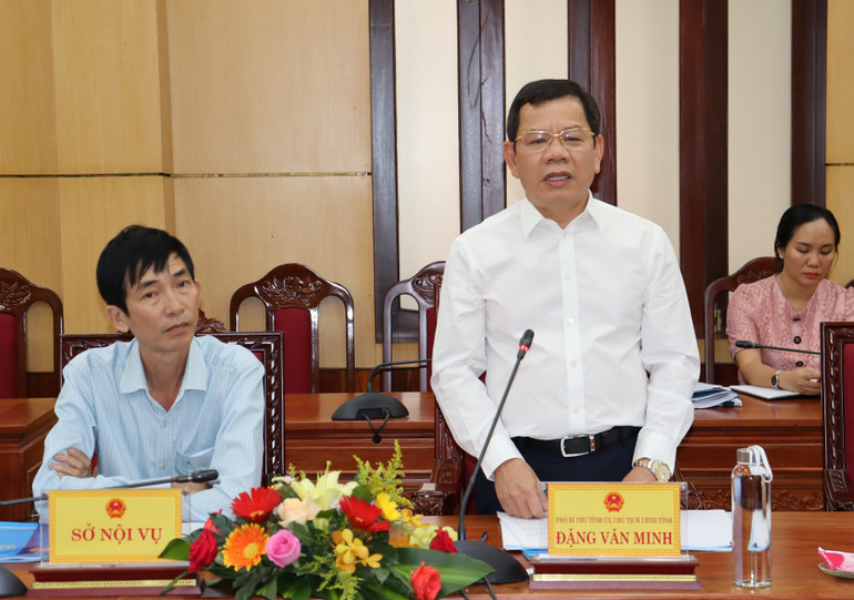 Chủ tịch Ủy ban nhân dân tỉnh Quảng Ngãi Đặng Văn Minh phát biểu tại buổi làm việc.