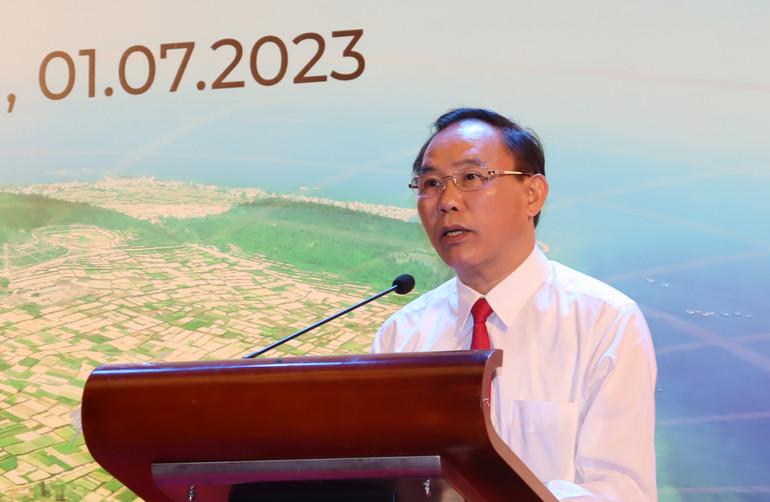 Thứ trưởng Nông nghiệp và Phát triển nông thôn Phùng Đức Tiến phát biểu tại lễ ký kết. Thứ trưởng Nông nghiệp và Phát triển nông thôn Phùng Đức Tiến phát biểu tại lễ ký kết.