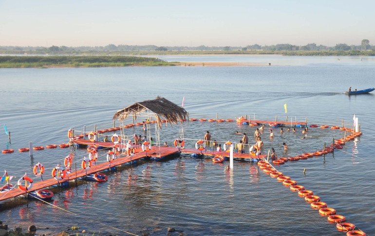 Dạy bơi nhằm trang bị kỹ năng phòng, chống đuối nước cho trẻ em ở Quảng Ngãi.
