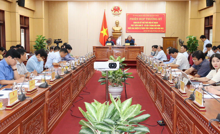 Quang cảnh phiên họp.