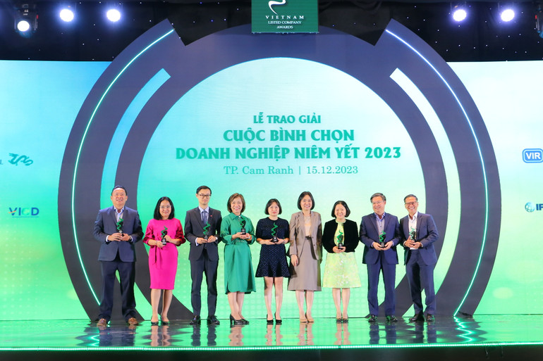 2023 là năm thứ 16 Cuộc bình chọn đồng hành cùng thị trường chứng khoán Việt Nam và cộng đồng doanh nghiệp niêm yết.