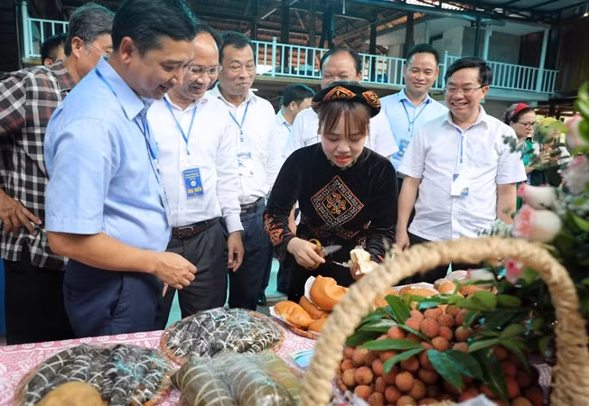 Ẩm thực tại vườn vải.