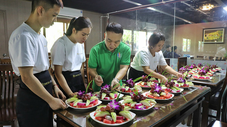 Học viên trung cấp du trong giờ thực hành.