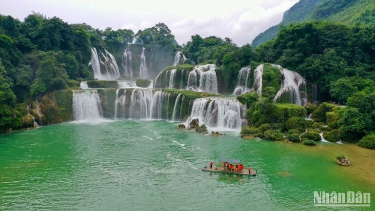Thác Bản Giốc, ở xã Đàm Thủy, tỉnh Cao Bằng. img-1110-8225.jpg