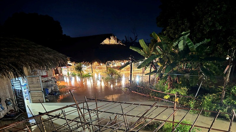 Khu homestay và nhà hàng của anh Vũ Việt Hưng, ở tổ 6, phường Ngọc Xuân, thành phố Cao Bằng bị ngập khá sâu trong nước.